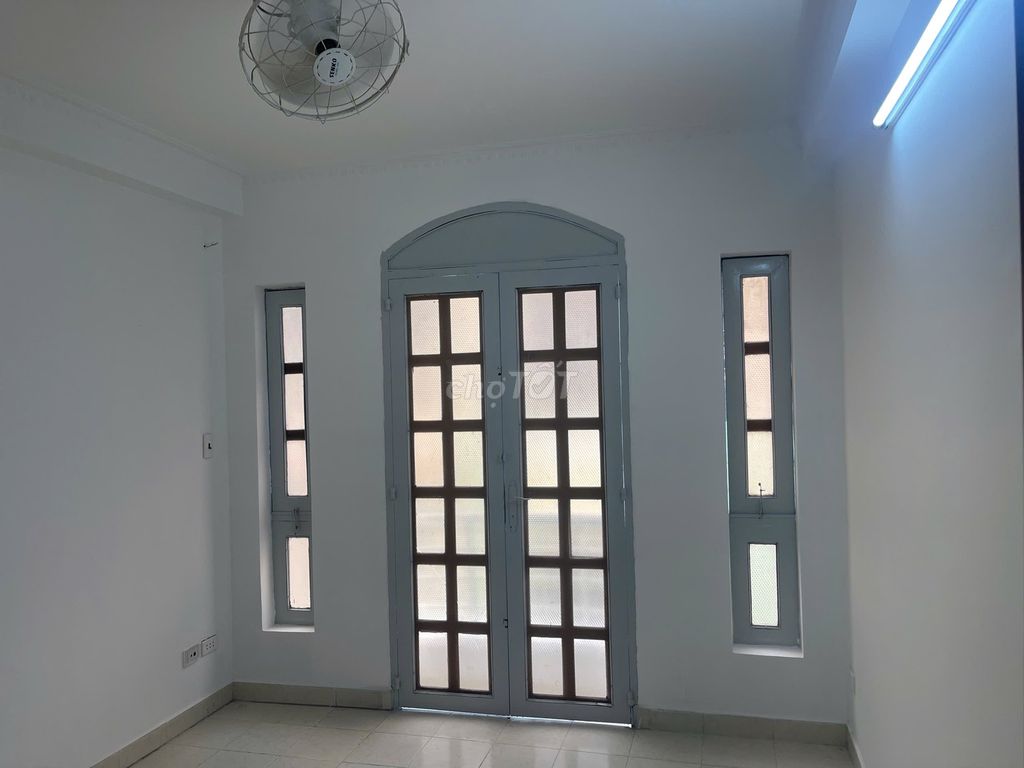 We need to rent the Nguyễn Thiện Thuật Q-3.