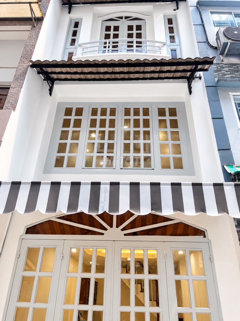 We need to rent the Nguyễn Thiện Thuật Q-3.
