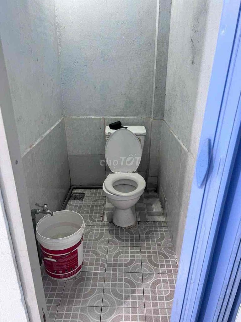 Cheap motel--kv security--not flooded