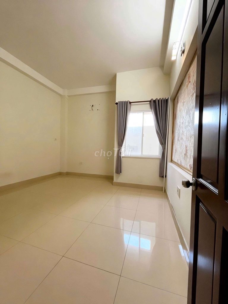 Rent a nice house, four bedrooms, five toilets, nine million.