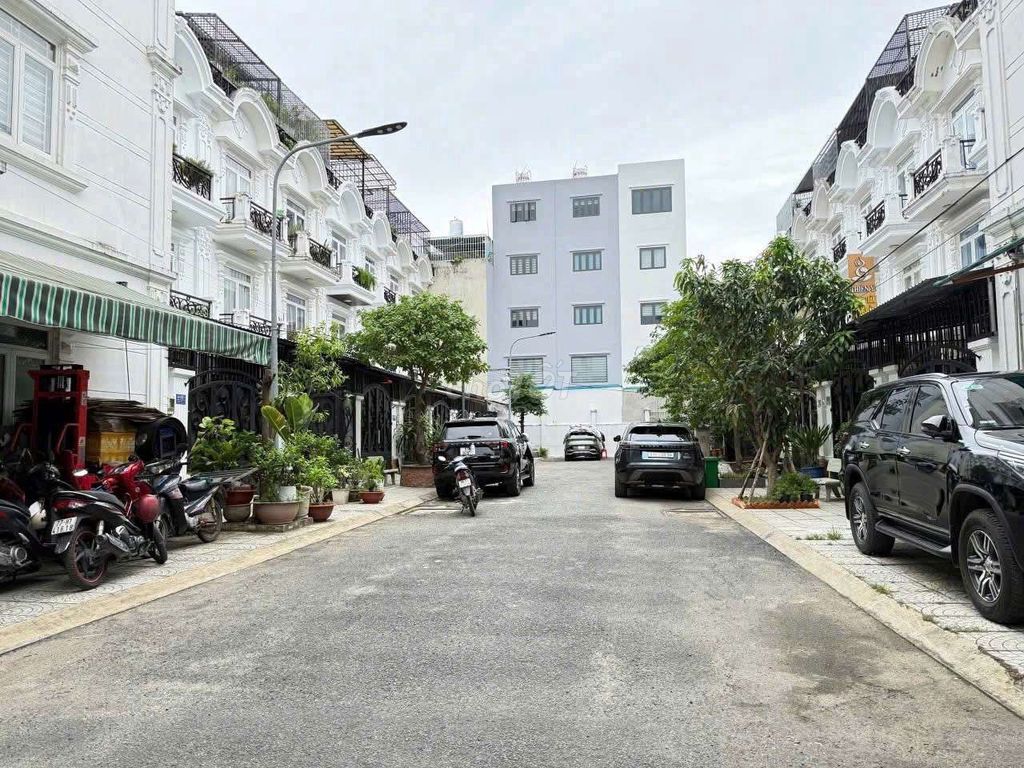 Rent a four-room home. Five toilets, 12 million.