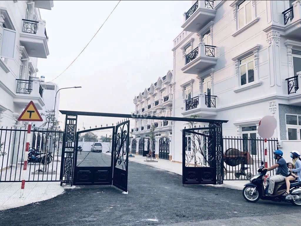 Rent a four-room home. Five toilets, 12 million.
