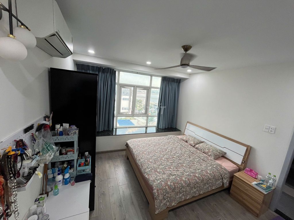His residence is clear. View Thảo Điền 4 bedrooms. Three toilets, area of use.