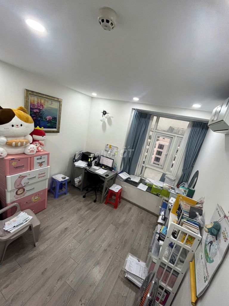 His residence is clear. View Thảo Điền 4 bedrooms. Three toilets, area of use.