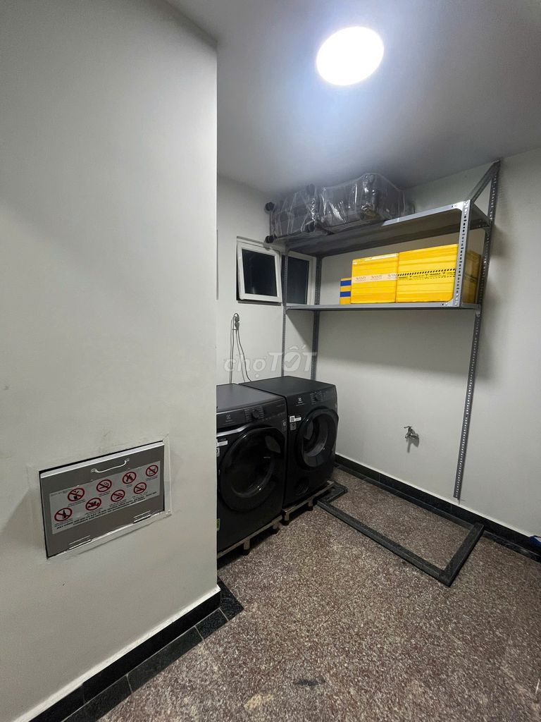 His residence is clear. View Thảo Điền 4 bedrooms. Three toilets, area of use.