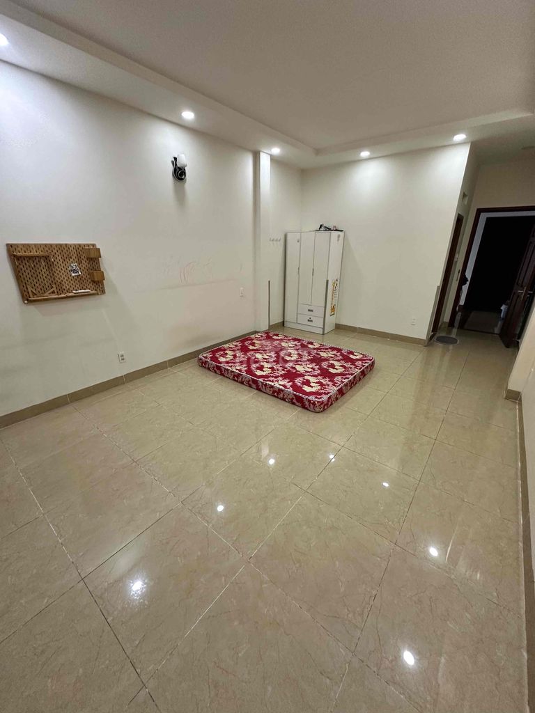 Rent two rooms, basic furniture.