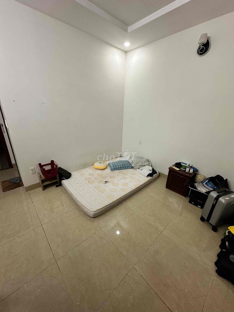 Rent two rooms, basic furniture.