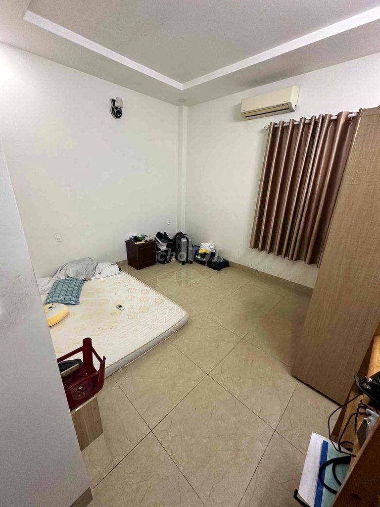 Rent two rooms, basic furniture.