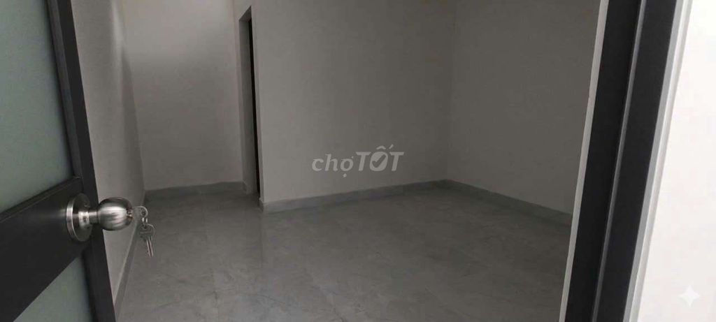 Rent a front house on Tân Thới Hiệp street.