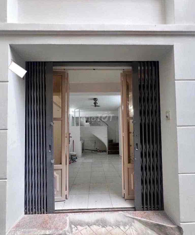 Three-story-three-story fancy new house with three bedrooms with Huỳnh Văn Bánh-711.