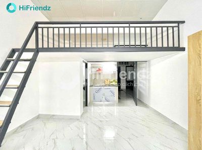 High, super-spectial living room in the general population near the University of Public Trade