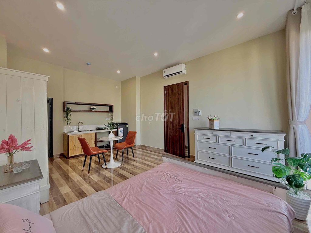 Renting apartment balcony for a turn-off at N4 Greens.