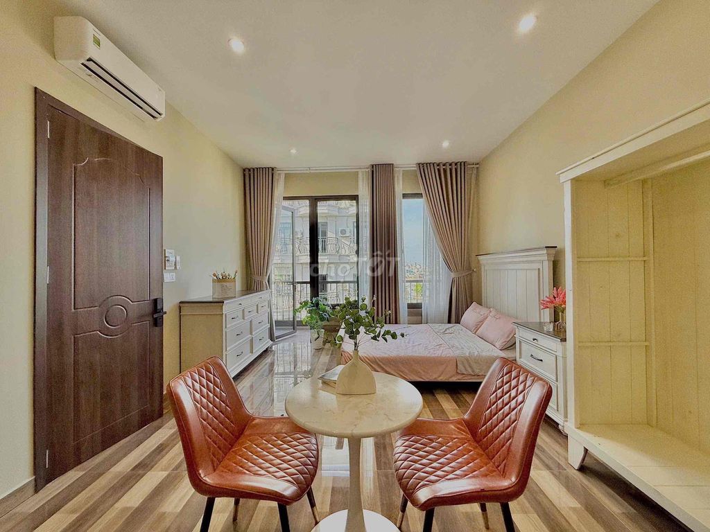 Renting apartment balcony for a turn-off at N4 Greens.