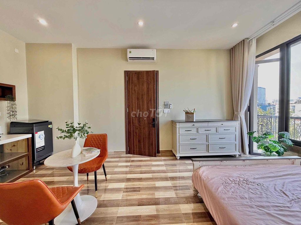 Renting apartment balcony for a turn-off at N4 Greens.