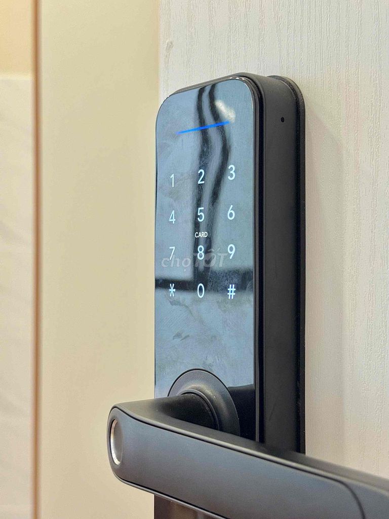 Rent a 40-foot-long apartment that's 99 percent new -- the elevator -- the English Town Bridge -- etc.