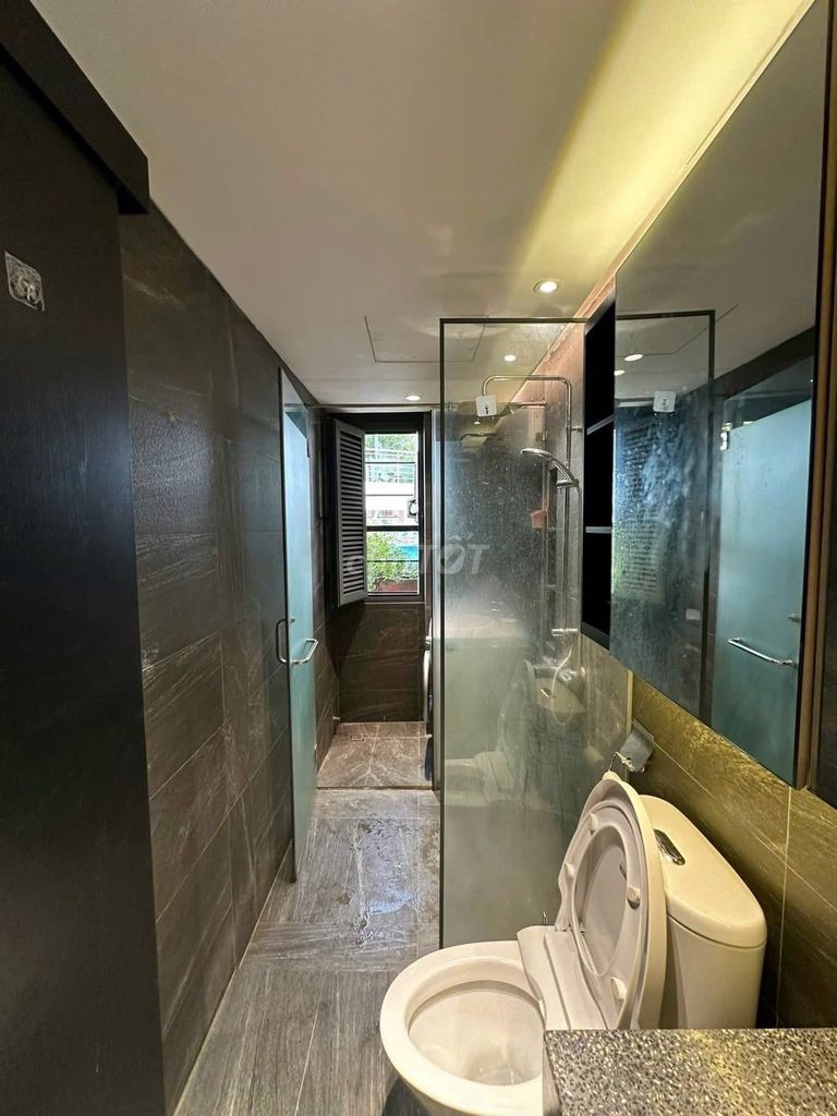 Rent the apartment right on the pink wall-baked pool pool of a building-house furniture elevator.