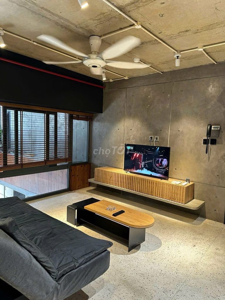 Rent the apartment right on the pink wall-baked pool pool of a building-house furniture elevator.