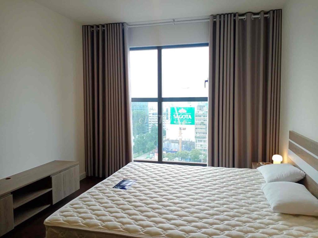 Two-room high-end apartment. Two beautiful sights of Saigon Royal.