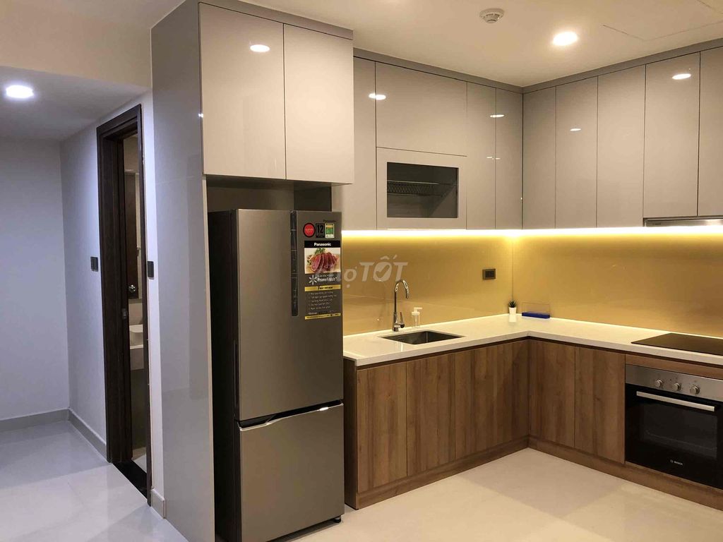 Two-room high-end apartment. Two beautiful sights of Saigon Royal.