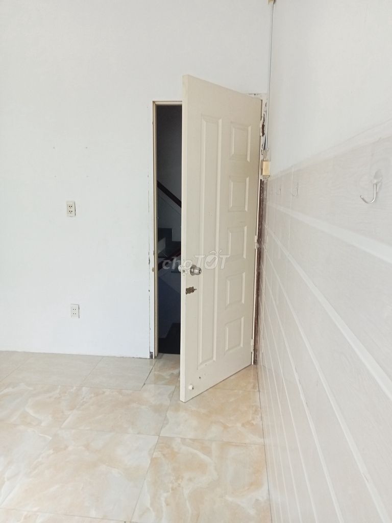 Room 1014/68 Cách Mạng Tháng 8