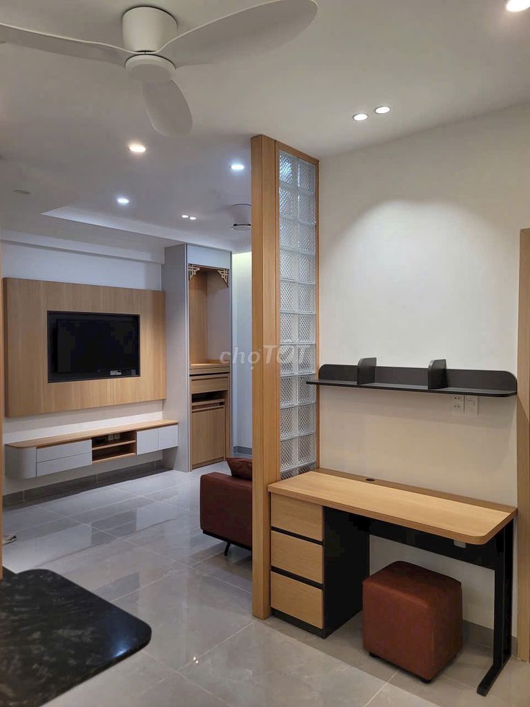 We need two bedrooms. Two bathrooms, two full interiors, nine million a month.