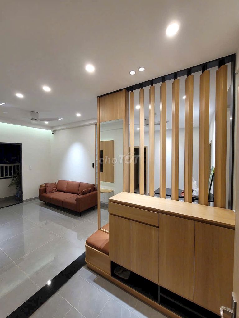 We need two bedrooms. Two bathrooms, two full interiors, nine million a month.