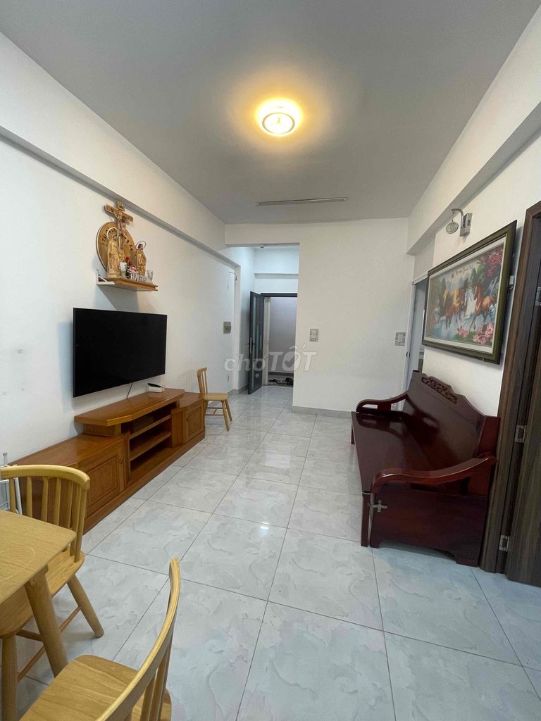 Rent Chung cư Phú Thọ District 11, corner 66 meters 2 bedrooms full of furniture.