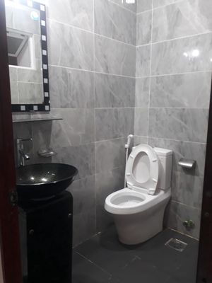 In the top four-man suite - private toilet - the owner - free time.