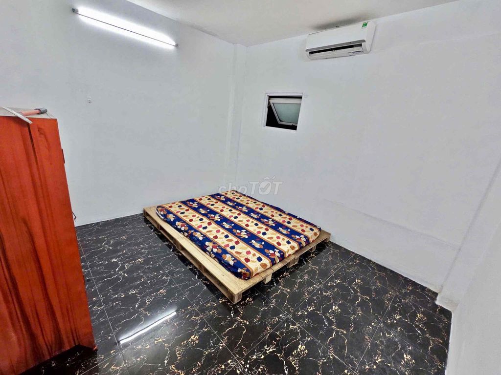 Nice new living room with air conditioning-- Tạ Quang Bửu Street, District 8 for 4.