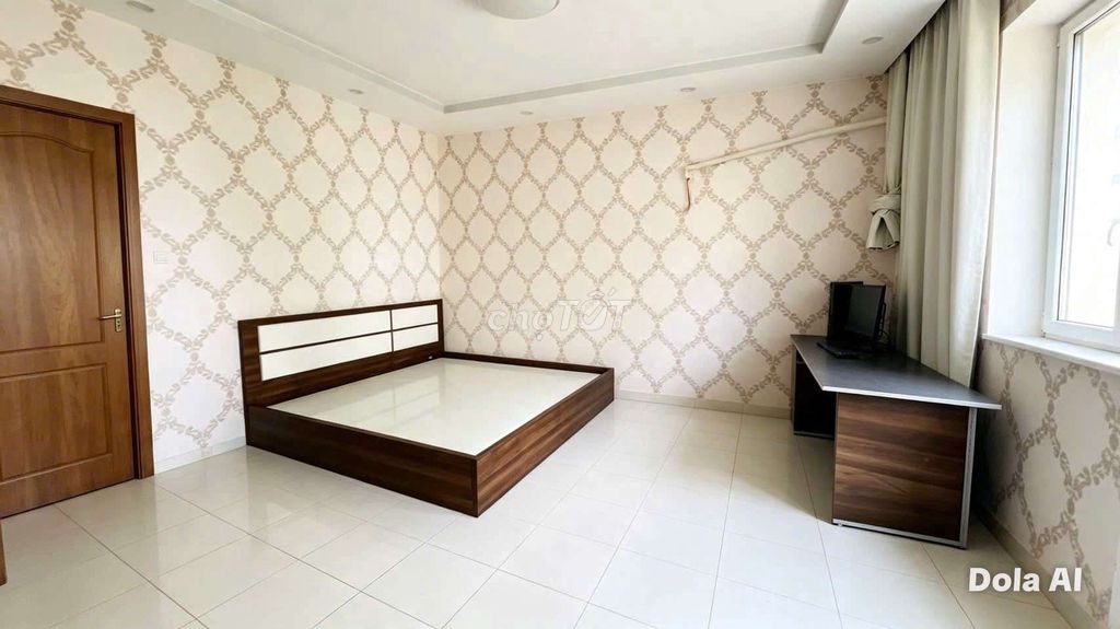 Nice house. Three bedrooms. Three toilets.