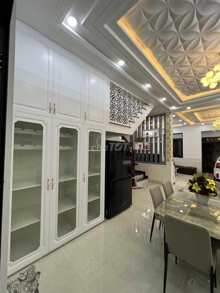 Rent Đặng Thùy Trâm, 207 meters, 5 bedrooms, 55 million a month.