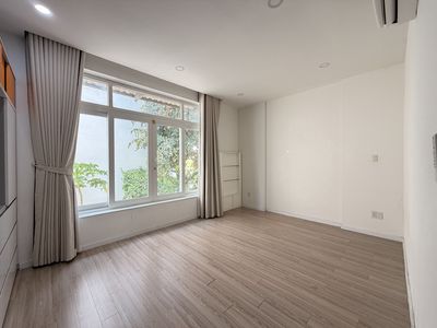 Rent a house near the river area 8 x 20 meters 3 floors, 6 bedroom 7 toilets, 35 million a month