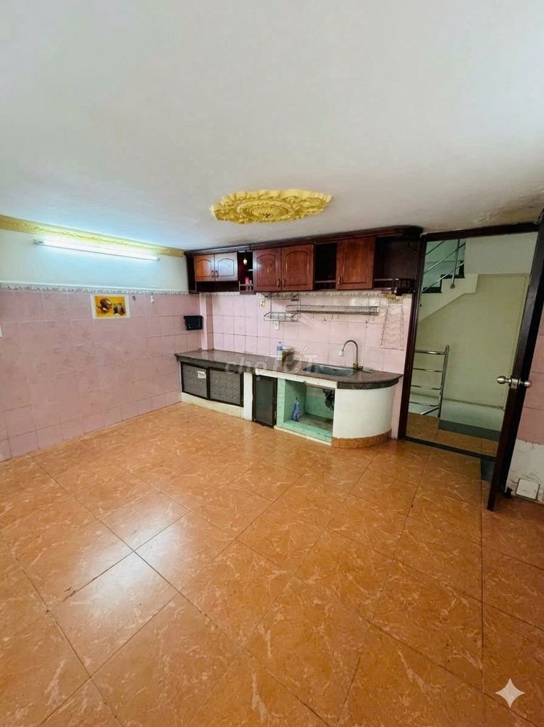 4 meters Gò Dầu, 3 panels, 4 x 9 meters, 2 Great Bedrooms, 3 toilets, 1 High Court.