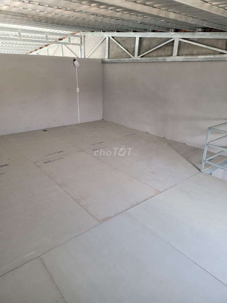 To rent the warehouse for 8 tons.