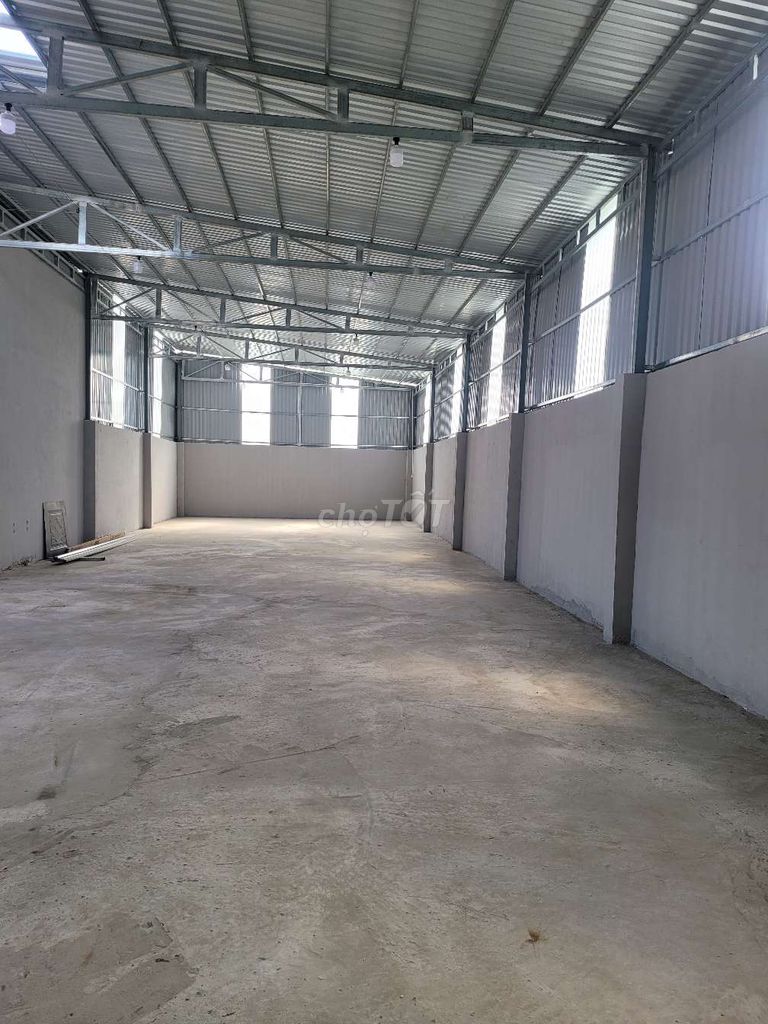 To rent the warehouse for 8 tons.