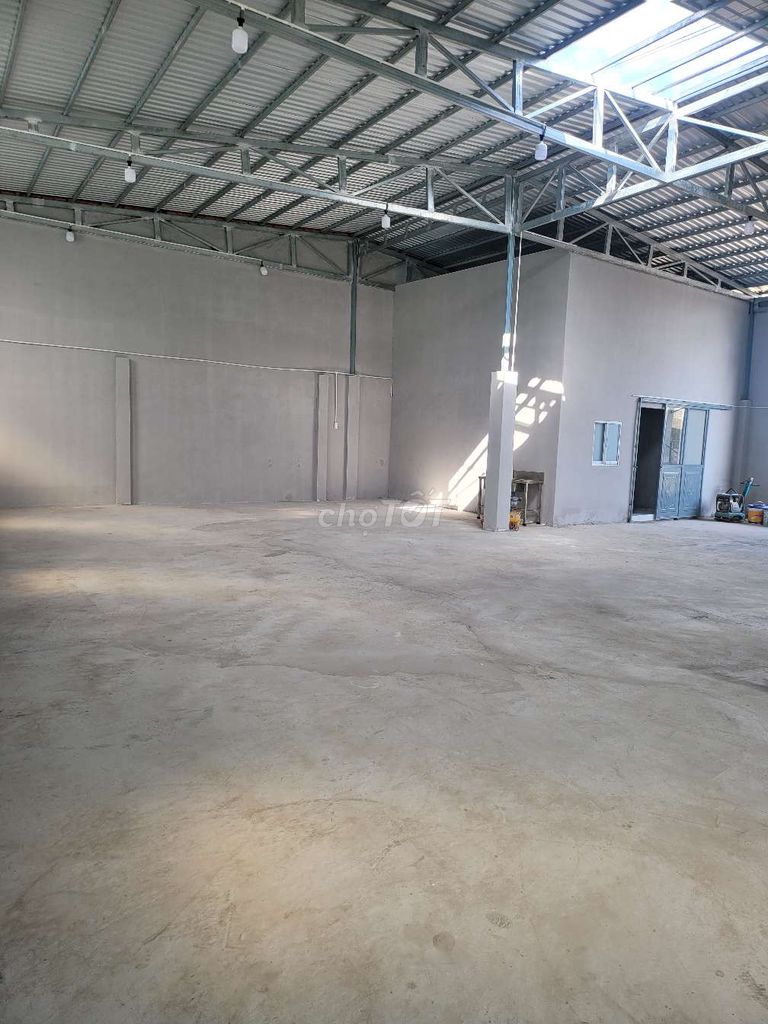 To rent the warehouse for 8 tons.