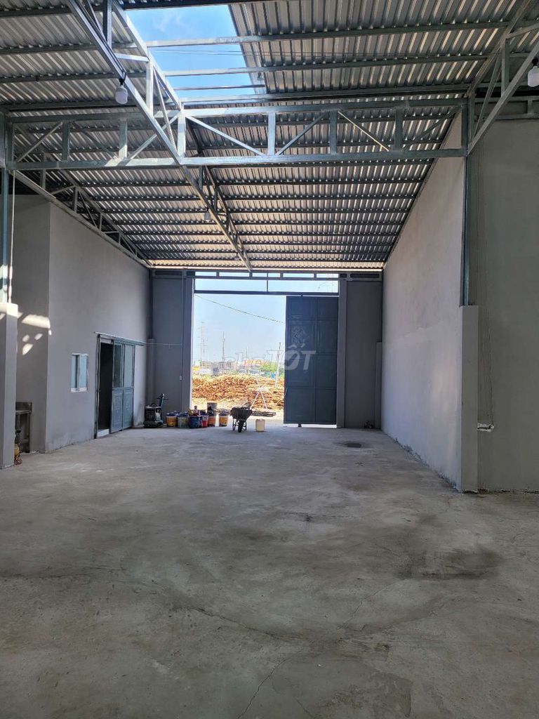 To rent the warehouse for 8 tons.