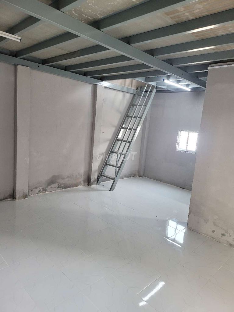 To rent the warehouse for 8 tons.