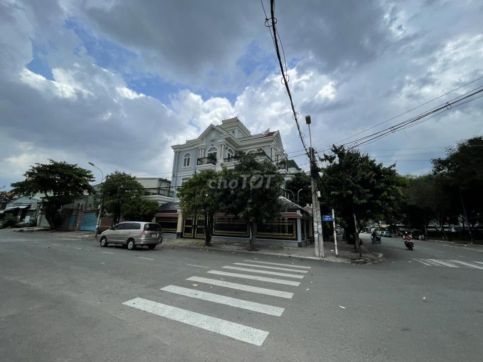 House Q. Bình Tân, angle 2 Qq Street2, area 12 x 22 meters, 3 panels