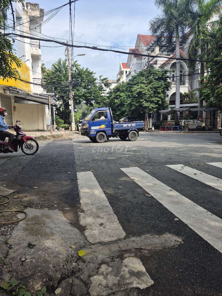 Rent 4 X14 M 4 4 4th floor bedroom 4 M Street toilet 12 M on Lê Trọng Tấn street