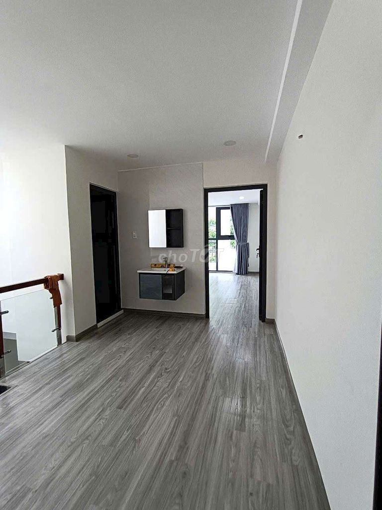 Nice new house. 5 x 15 has 3 bedrooms. 2 bathrooms.