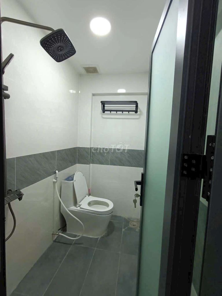 Nice new house. 5 x 15 has 3 bedrooms. 2 bathrooms.
