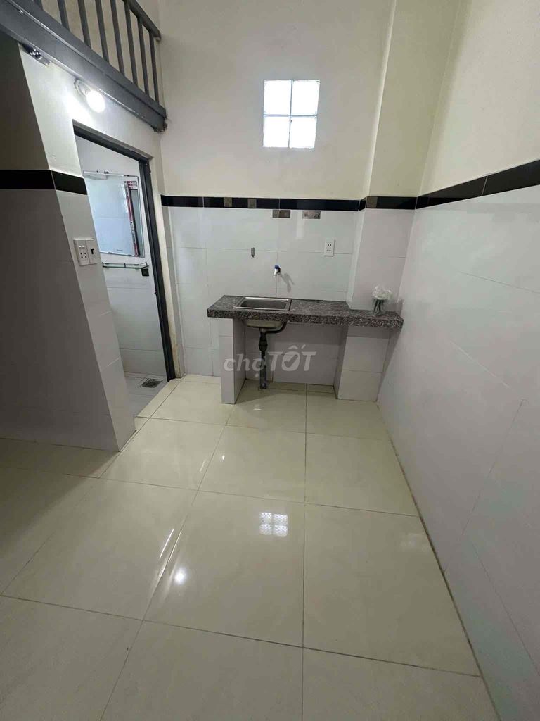 pass to room -NRT 15, Q. Tân Bình near the Aeronautic Institute - University of Text H