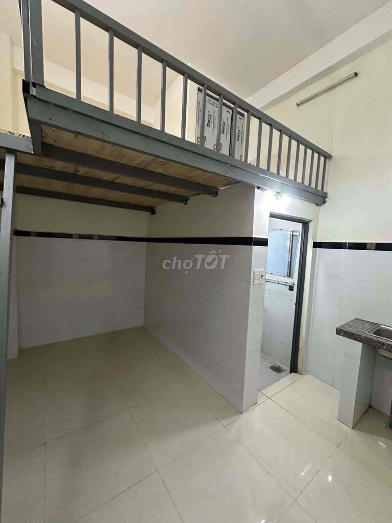pass to room -NRT 15, Q. Tân Bình near the Aeronautic Institute - University of Text H