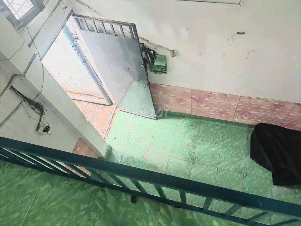 Private residence, 15 meters 2 high-held guard, near Dream barely.