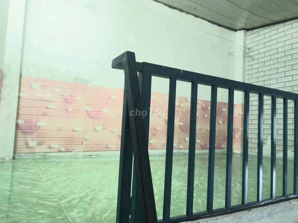 Private residence, 15 meters 2 high-held guard, near Dream barely.