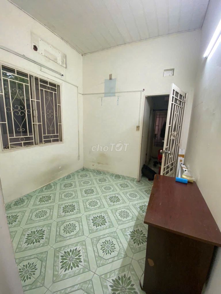 Rent us a room on the second floor, area 12 meters 2 in town. Bình Thạnh.