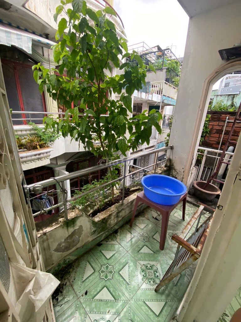 Rent us a room on the second floor, area 12 meters 2 in town. Bình Thạnh.