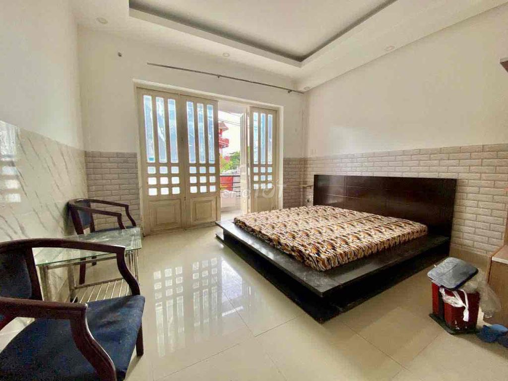 Rent a full house with a balcony. Tạ Quang Bửu, District 8 for 5.8 million.