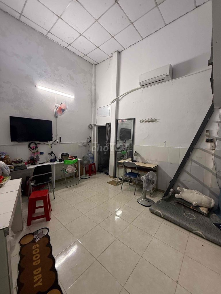Room 35mm with full furniture on 28 Wallen 6